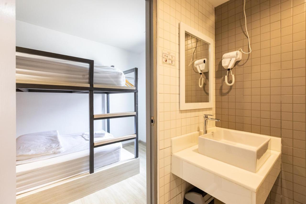 Baan Kun Mhor Hostel บ้านคุณหมอโฮสเทล Bangkok Ngoại thất bức ảnh