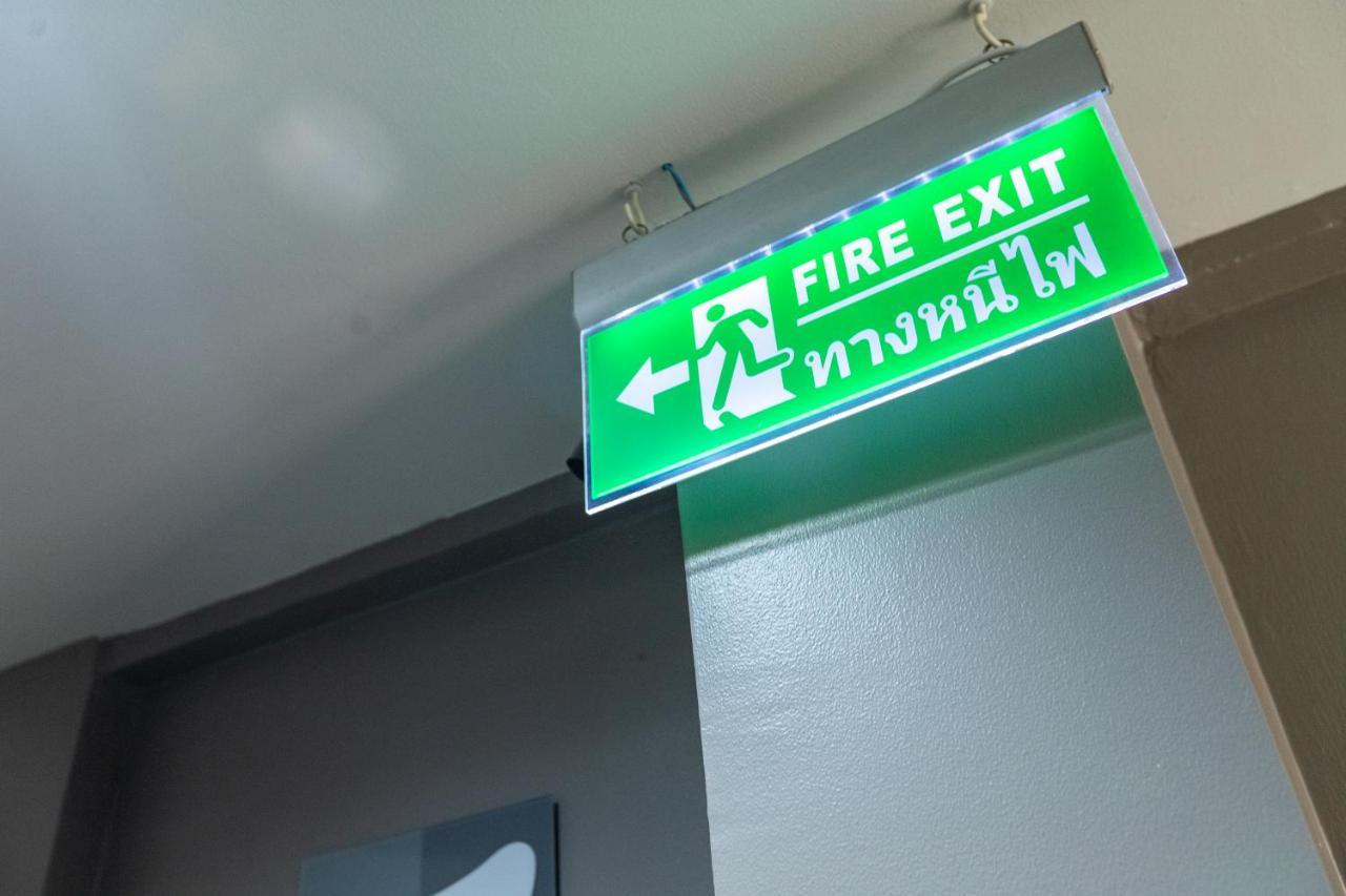 Baan Kun Mhor Hostel บ้านคุณหมอโฮสเทล Bangkok Ngoại thất bức ảnh