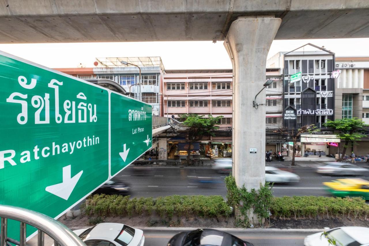 Baan Kun Mhor Hostel บ้านคุณหมอโฮสเทล Bangkok Ngoại thất bức ảnh
